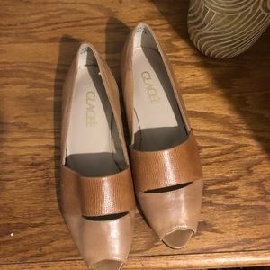 Ladies flat shoes tan peep toes